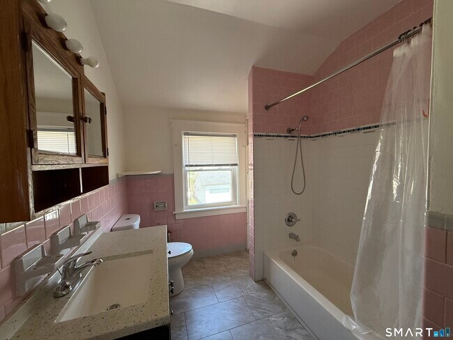 Building Photo - 140 Hynes Ave