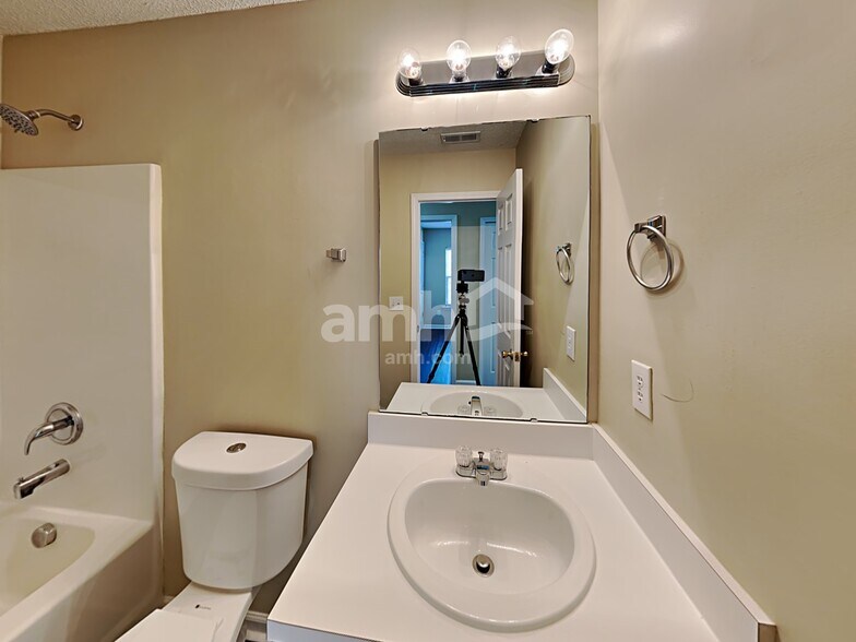 Building Photo - 104 Indian Overlook Ct