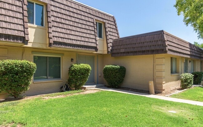 Building Photo - 1623 E Malibu Dr