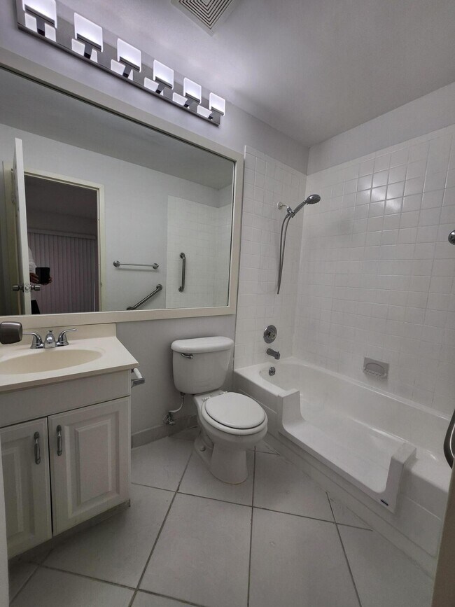 Building Photo - 287 Seville Terrace