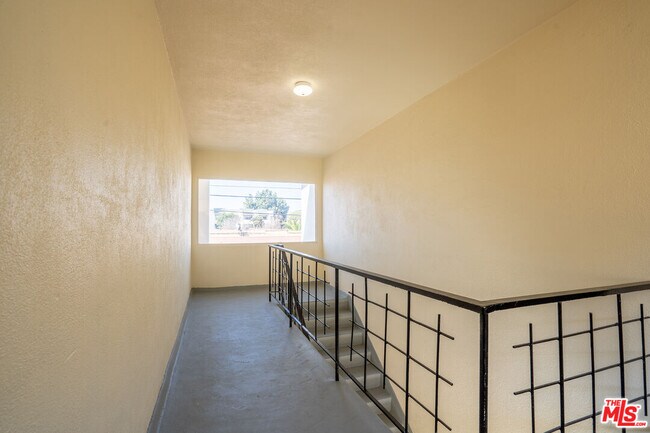 Building Photo - 241 W 84th St