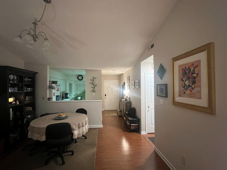 Building Photo - 2718 Cottage Cir