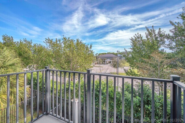 Building Photo - 6947 Pines Cir