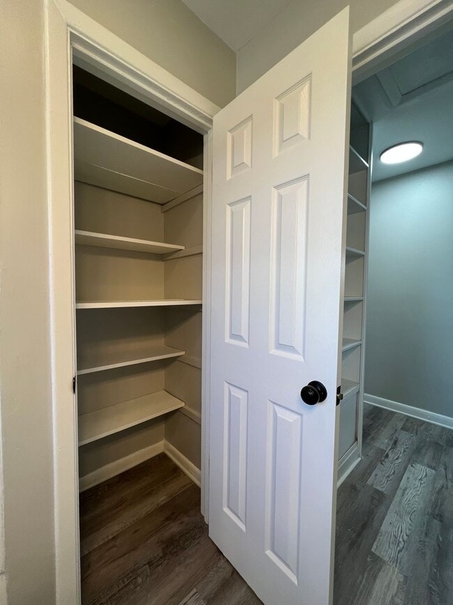 Building Photo - 3 Bedroom Beautifully updated Ranch