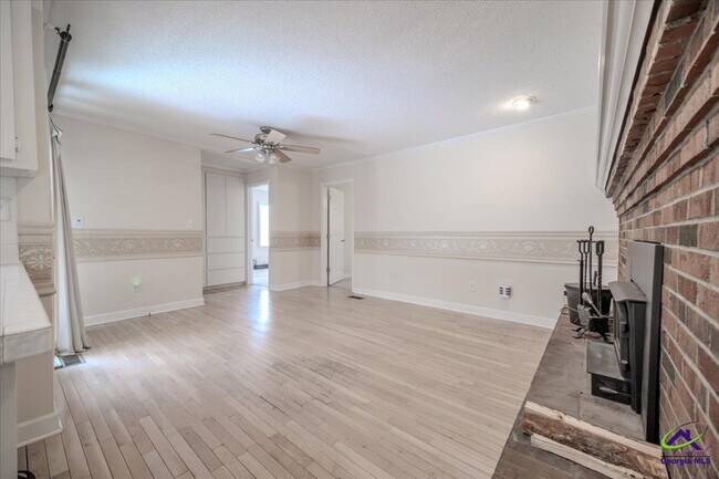 Building Photo - 413 Granada Terrace