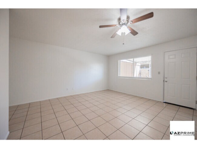 Building Photo - Cozy 1/1.5 Loft-style Phoenix Condo - Affordable &amp; Convenient!