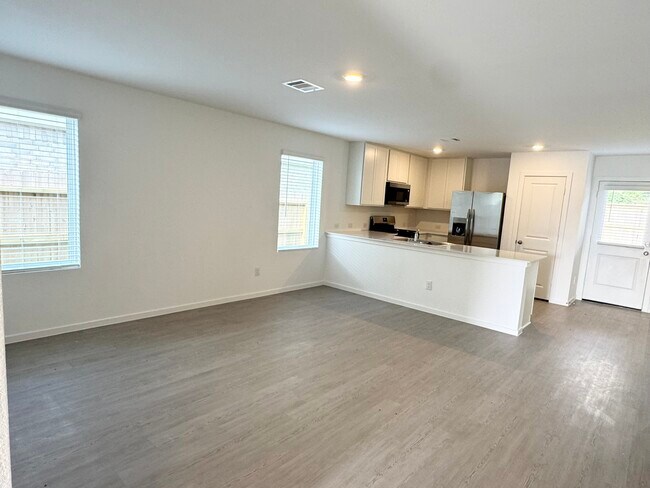 Building Photo - 31509 Pianella Ln