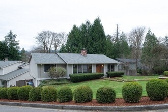 Building Photo - Amazing 4bed/2.5bath Home with Landscaping Included Located in Bellevue!