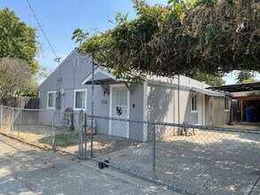 Building Photo - Newly Remodeled Home near Sac City College...
