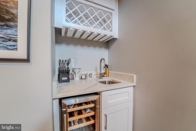 Building Photo - 617 McClellan St