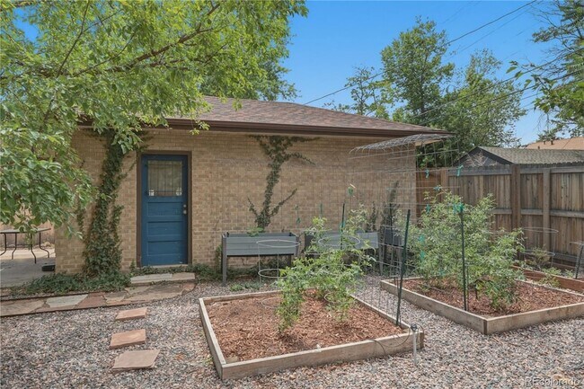 Building Photo - 1631 Xanthia St