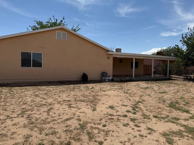 Building Photo - Charming 4-Bedroom Home for Rent in Hesperia, CA!