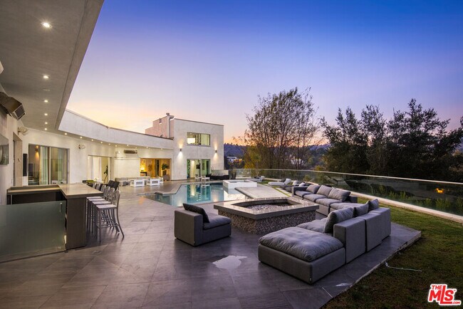 Building Photo - 2666 Hutton Dr