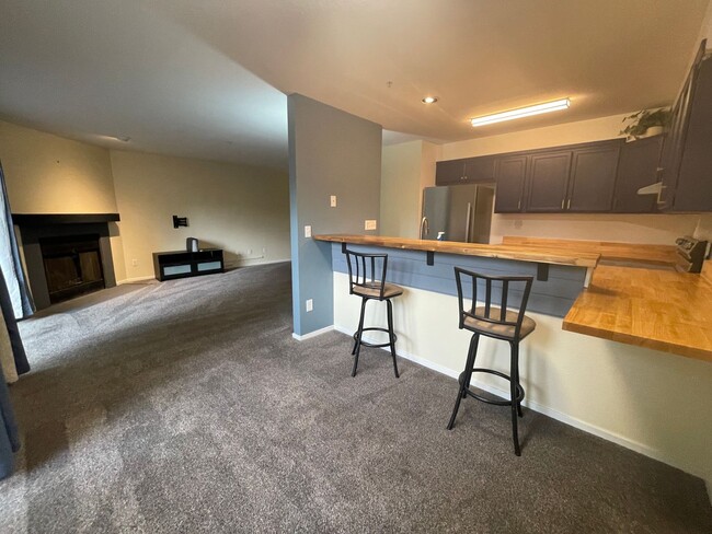 Building Photo - Quiet 1B/1B North Boulder Condo - Availabl...