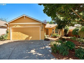 Building Photo - Lovely 3 Bed, 2 Bath Home in Dundee- Walking Distance to New Elementary School!