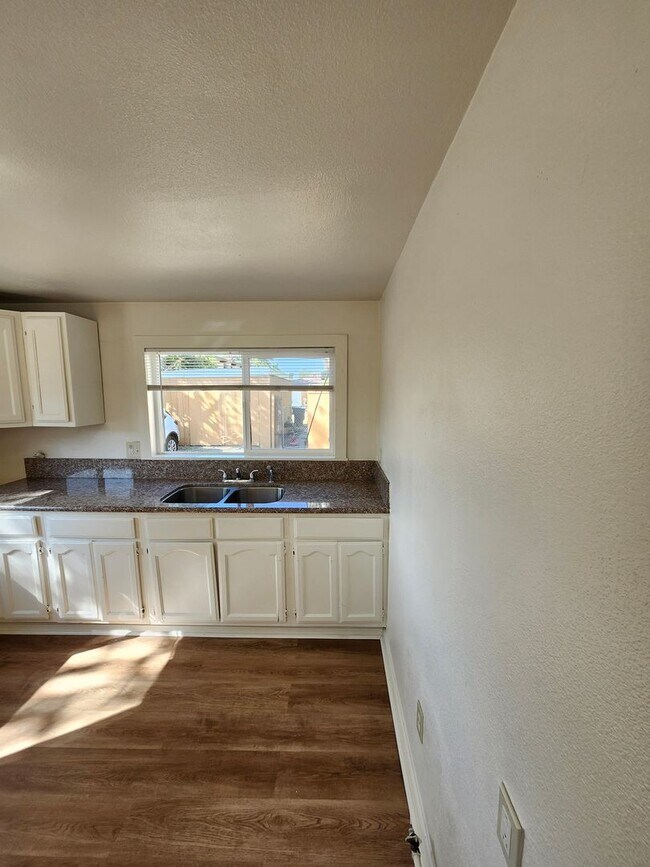 Building Photo - 1977 N F St