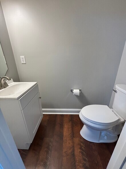 Building Photo - 5731 SW Acres Dr