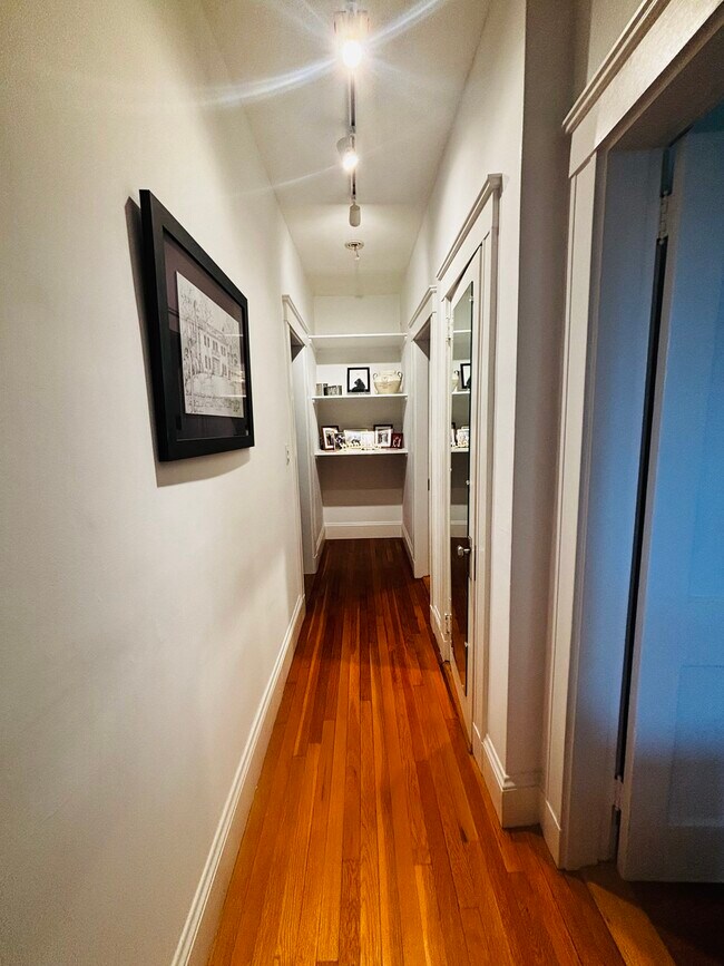 Building Photo - 31 Matchett St