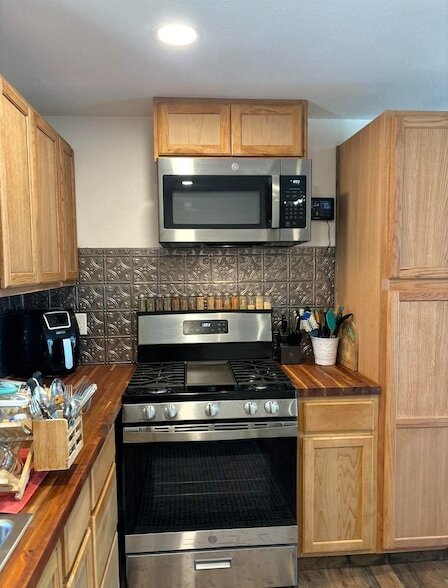 Building Photo - 448 SE Bisbee Loop