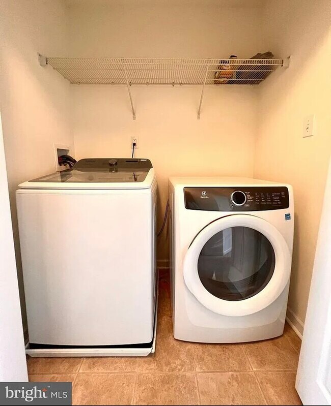 Laundry - 257 Morlatt Ln