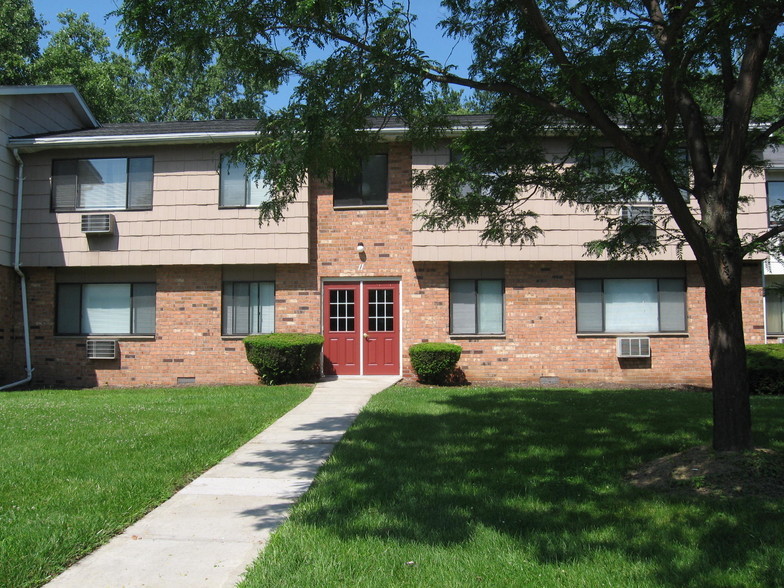 Primary Photo - Hamlet Court Apartments