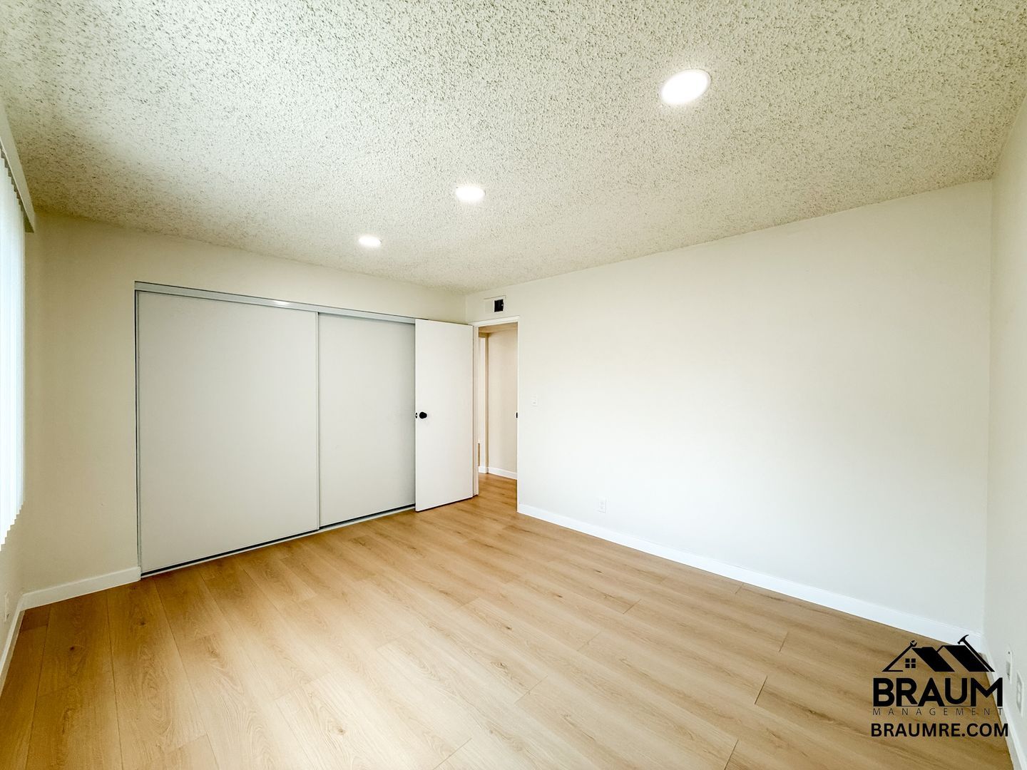 Building Photo - 221 W Elm Ave