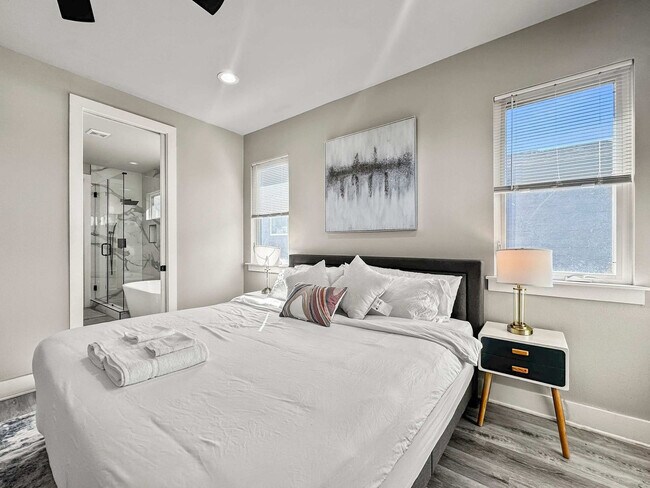 Building Photo - 2408 Pennsylvania Ave