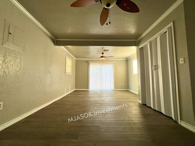 Building Photo - 4 Bedroom Home in Lawton — Available Now