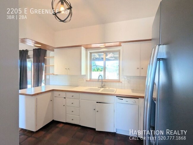 Building Photo - 2205 E Greenlee Rd