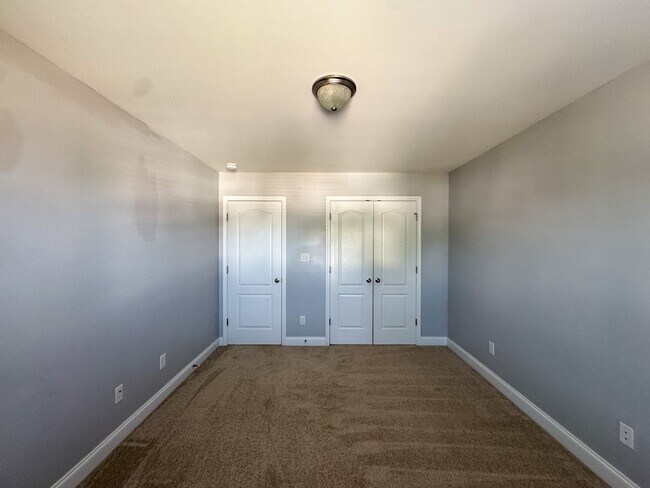 Building Photo - Stunning 4 Bed 2.5 Bath Home in Lexington Plantation