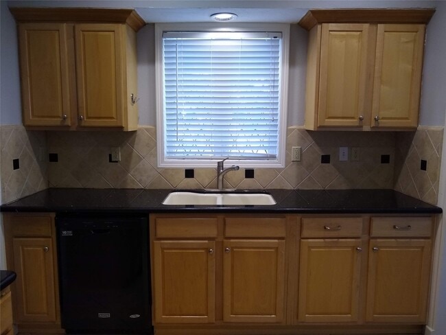 Building Photo - 1722 Haver St