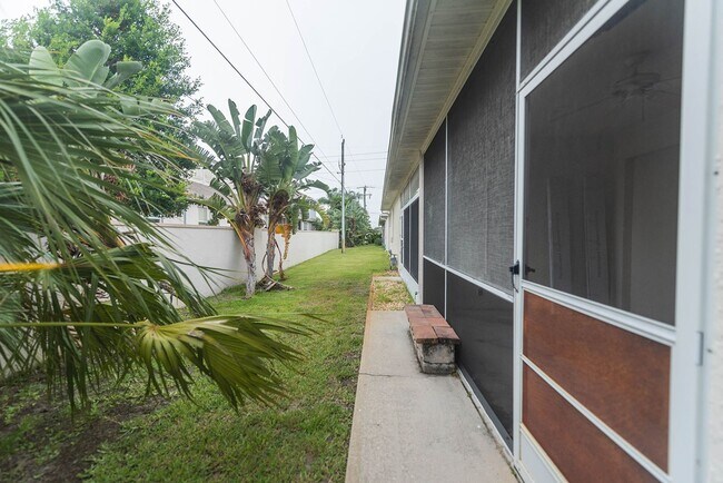 Building Photo - Beautiful Home in Satellite Beach including Lawncare and Community Pool