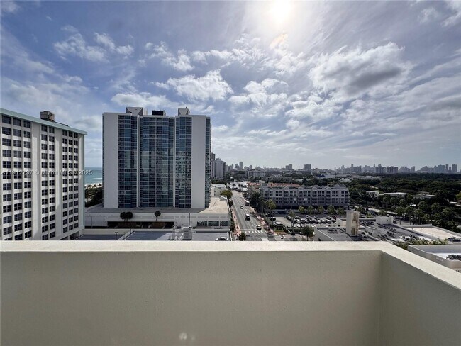 Building Photo - 2899 Collins Ave