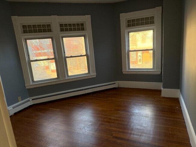 Building Photo - 175 Ashmont St