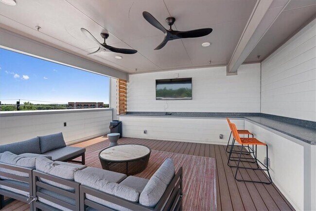 Building Photo - 2220 Webberville Rd