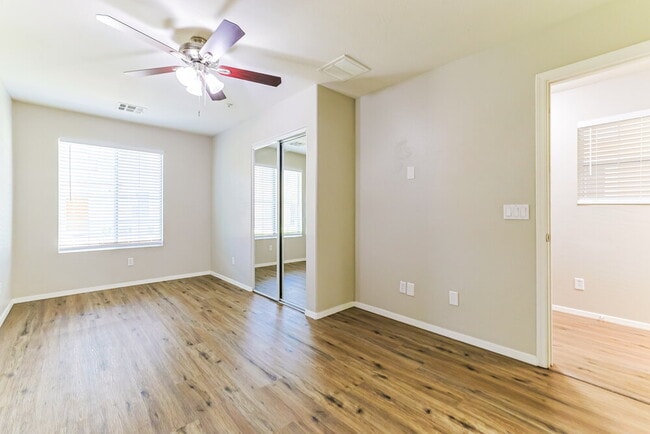 Building Photo - 163 W Tremaine Ct