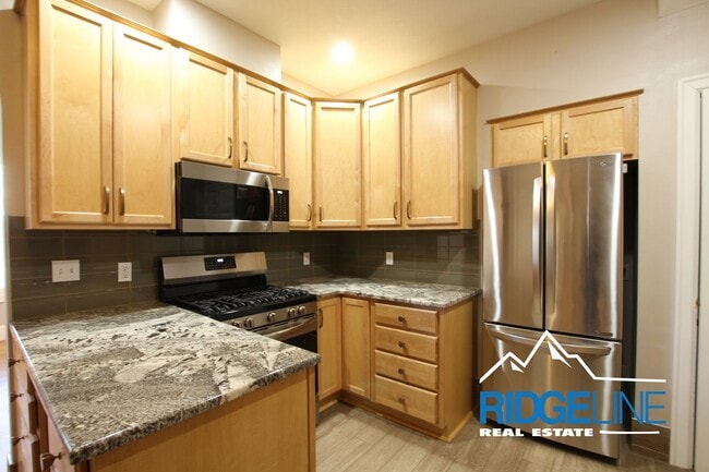 Building Photo - Large Remodeled Condo with Garage for Lease!