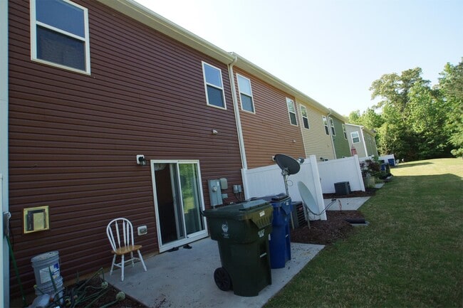 Building Photo - 2236 Stoney Spring Dr