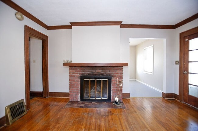 Building Photo - BEAUTIFUL SINGLE FAMILY MOVE-IN READY!!!