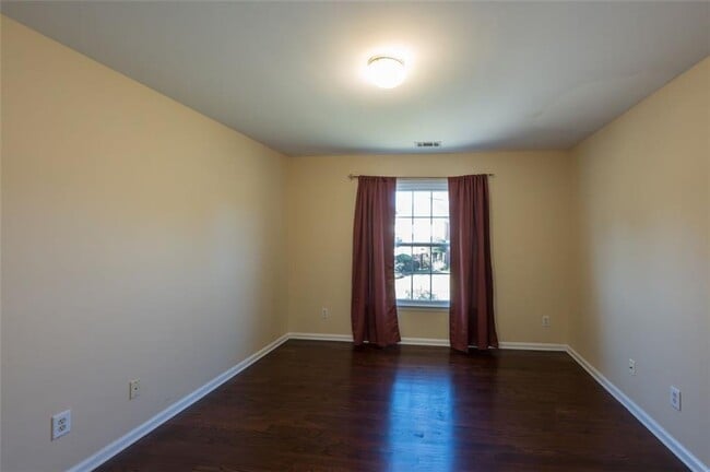 Building Photo - 2433 Gablewood Dr NE