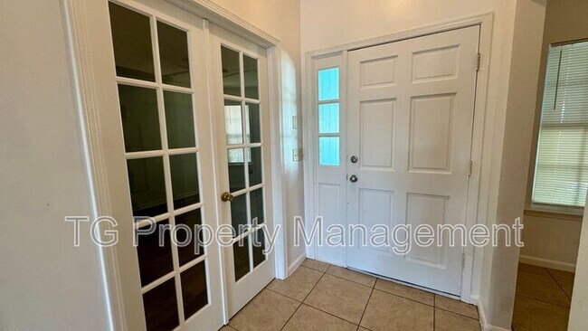 Building Photo - 3696 Barbizon Cir N