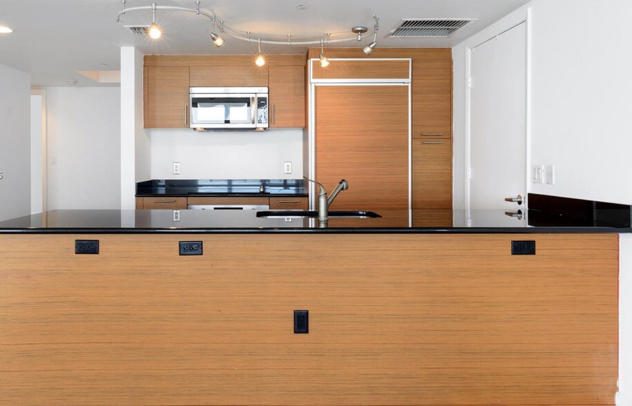 Primary Photo - 50 Biscayne Blvd