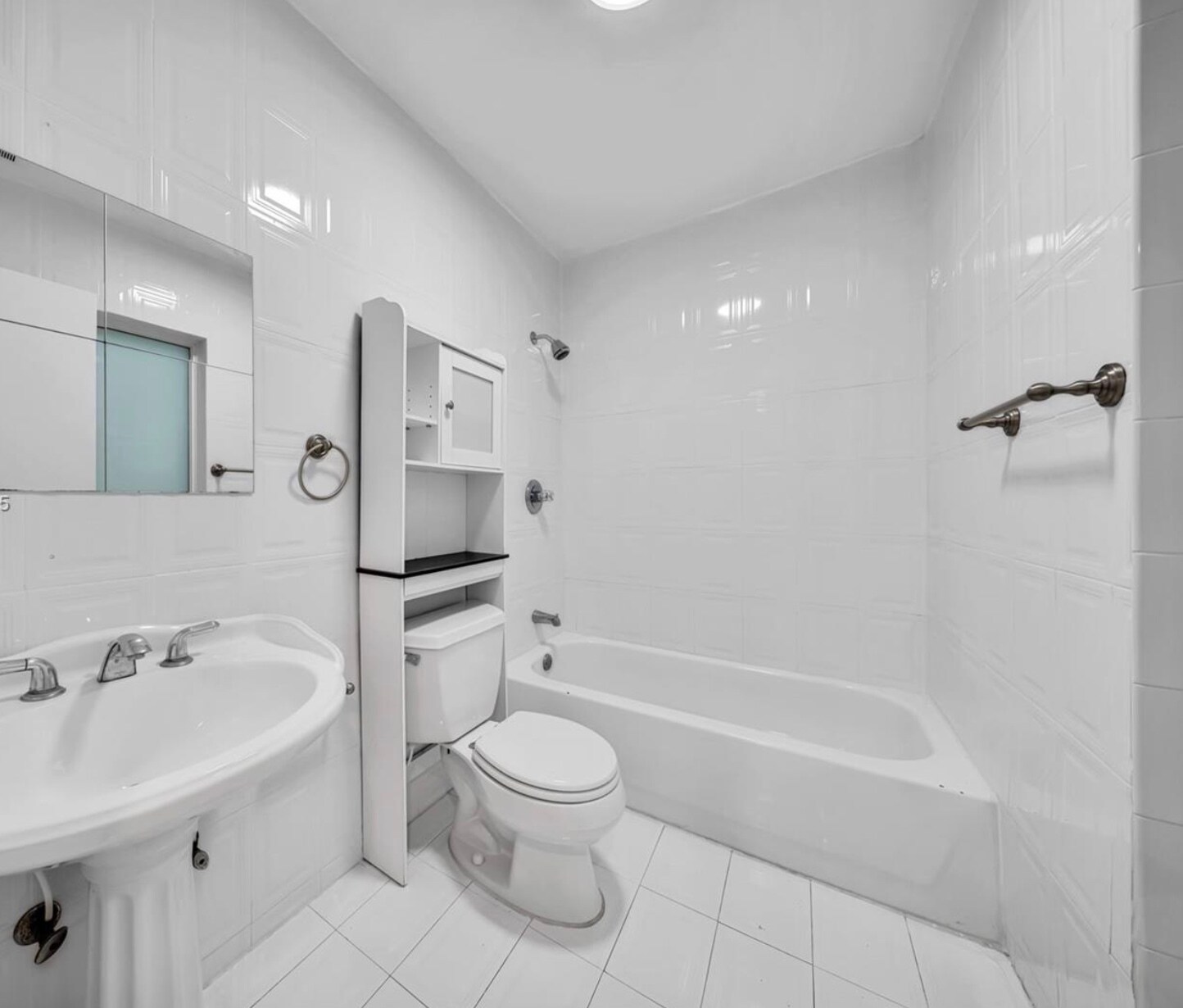 Building Photo - 4000 Alhambra Cir