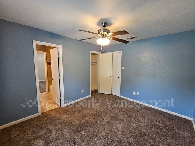 Building Photo - 216 Wesley Dr