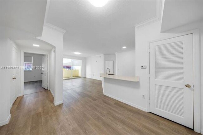 Building Photo - 9172 Collins Ave