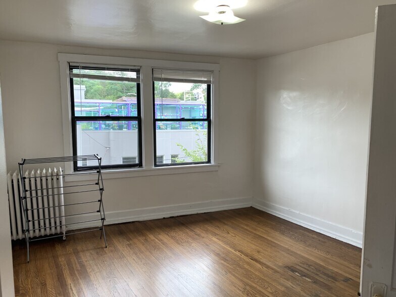 Building Photo - 1927 Murray Ave