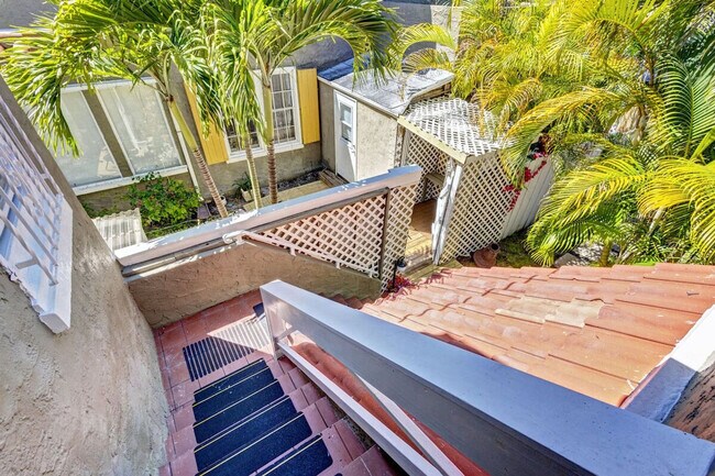 Building Photo - 521 28th St