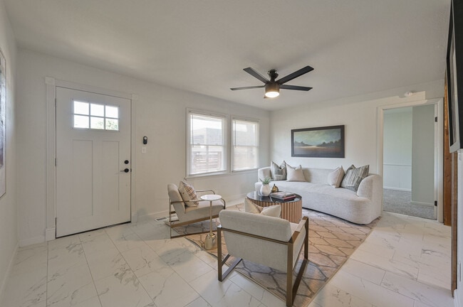 Building Photo - 4013 Mallard Dr