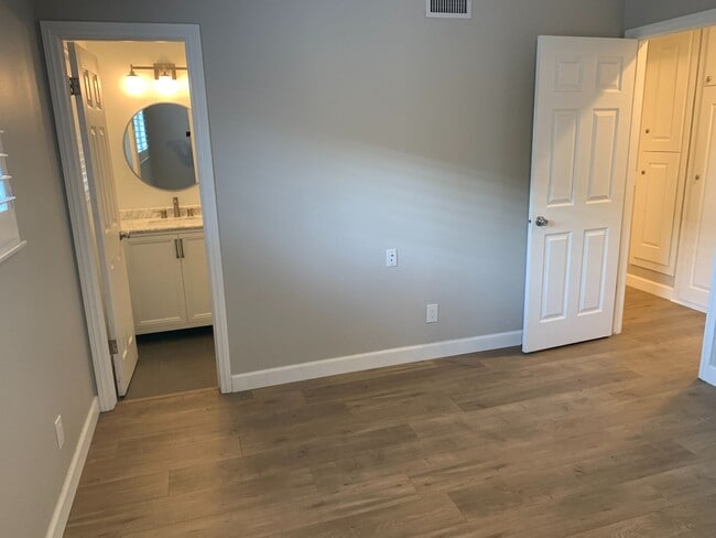 Building Photo - Newly Remodeled 3 Br 2 Ba Home in West Hills