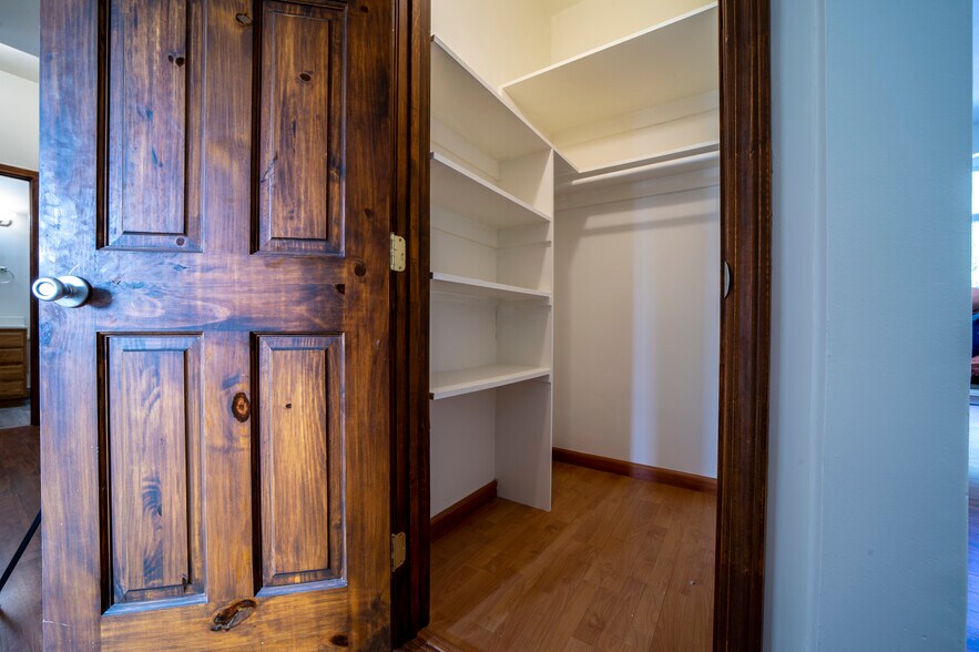 Building Photo - 549 N Martel Ave